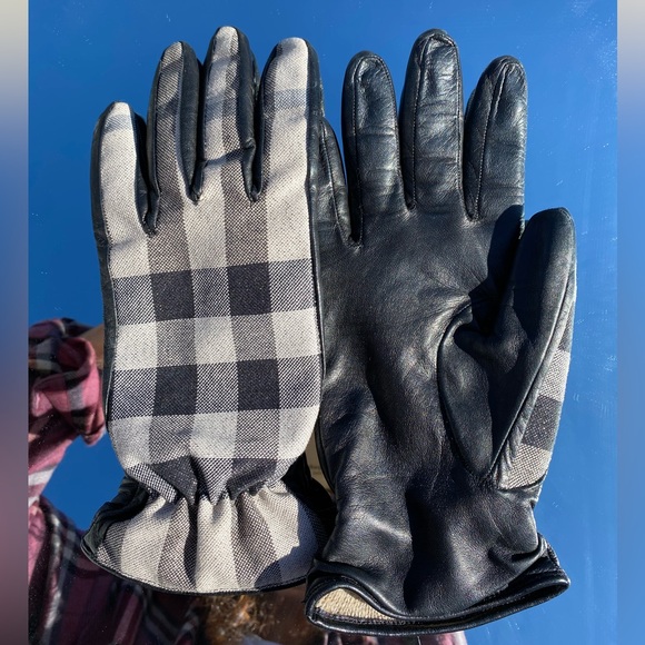 Womens BURBERRY LUREX/Black Leather Lowery Check Gloves/Generous size 6.5-7🔥EUC - Picture 3 of 16